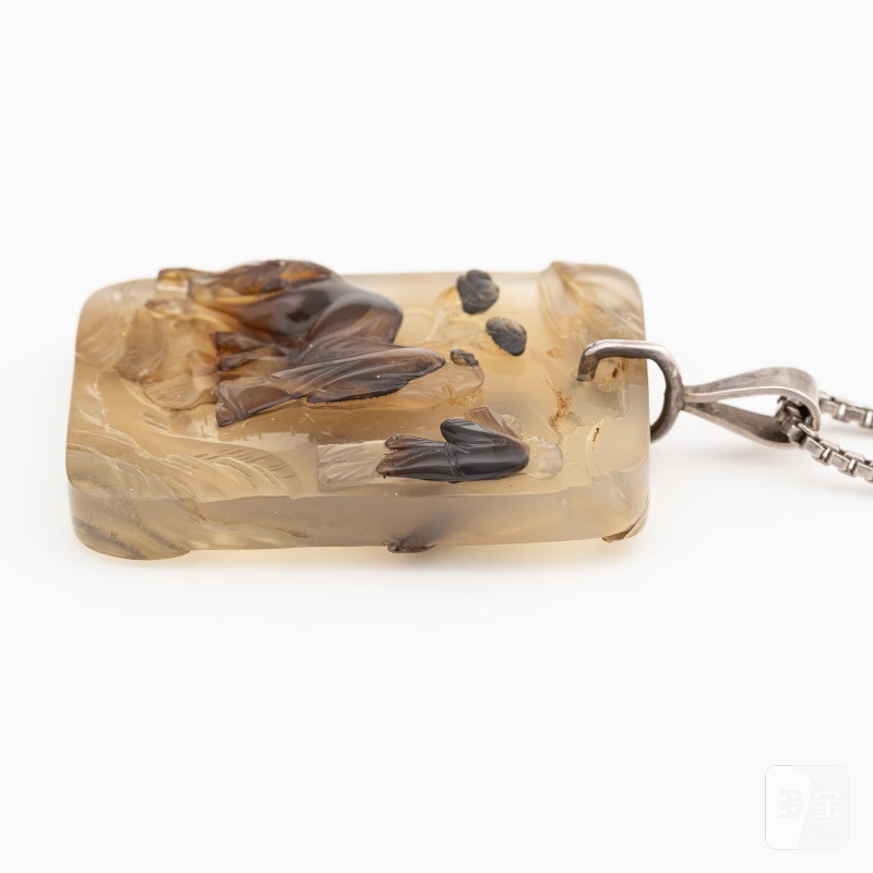 An inscribed and well carved agate 'Scholar and attendant' pendant, - 图3
